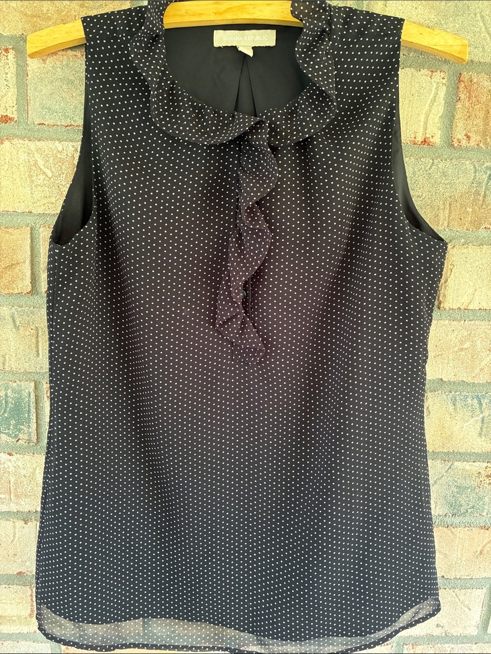 Banana Republic Black Polka Dot Ruffle Neck Sleeveless Blouse Size 2